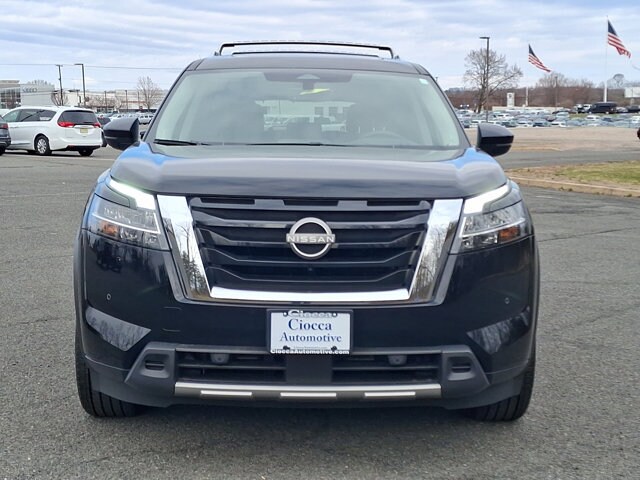2023 Nissan Pathfinder Platinum photo 2