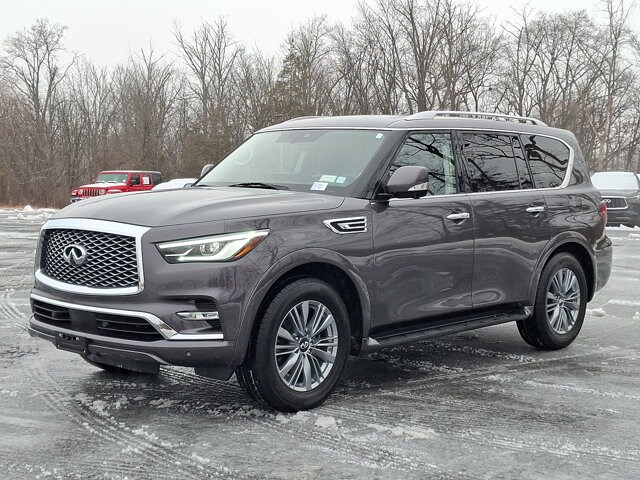 2022 Infiniti QX80 Luxe photo 3