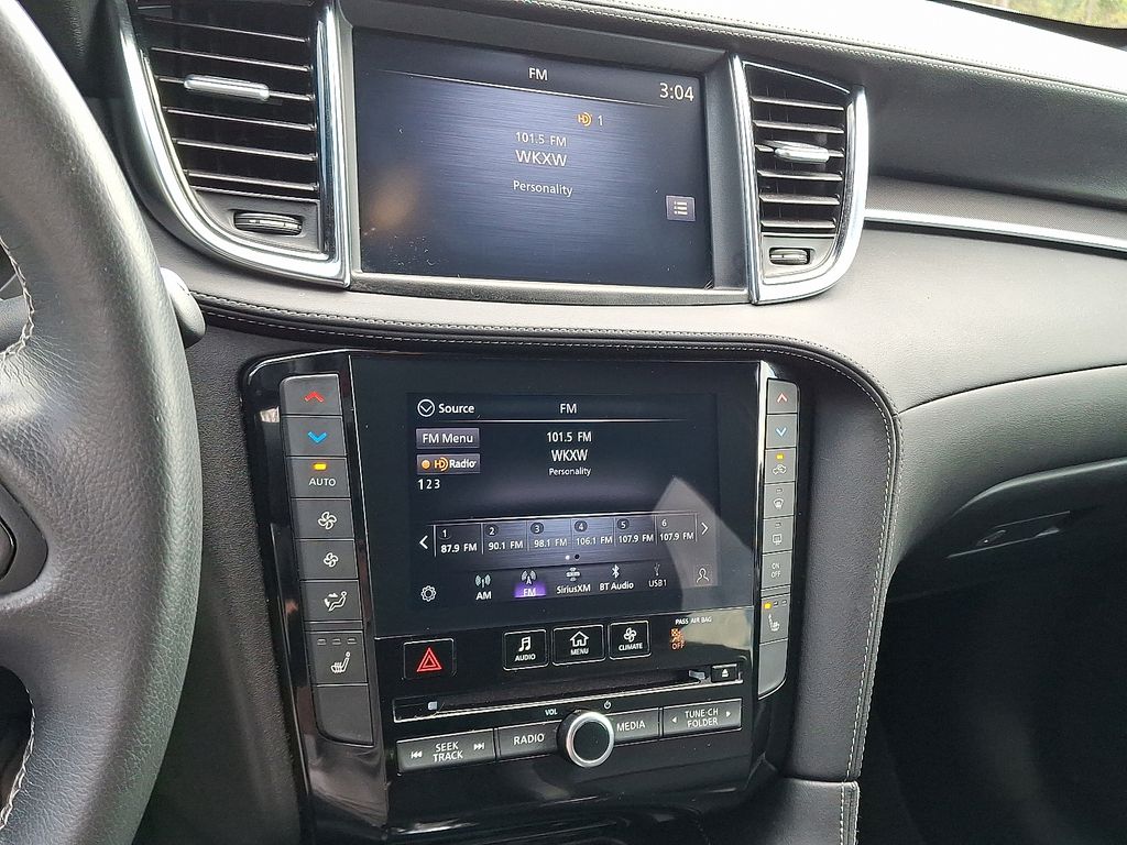 2022 Infiniti QX50 Luxe AWD photo 3