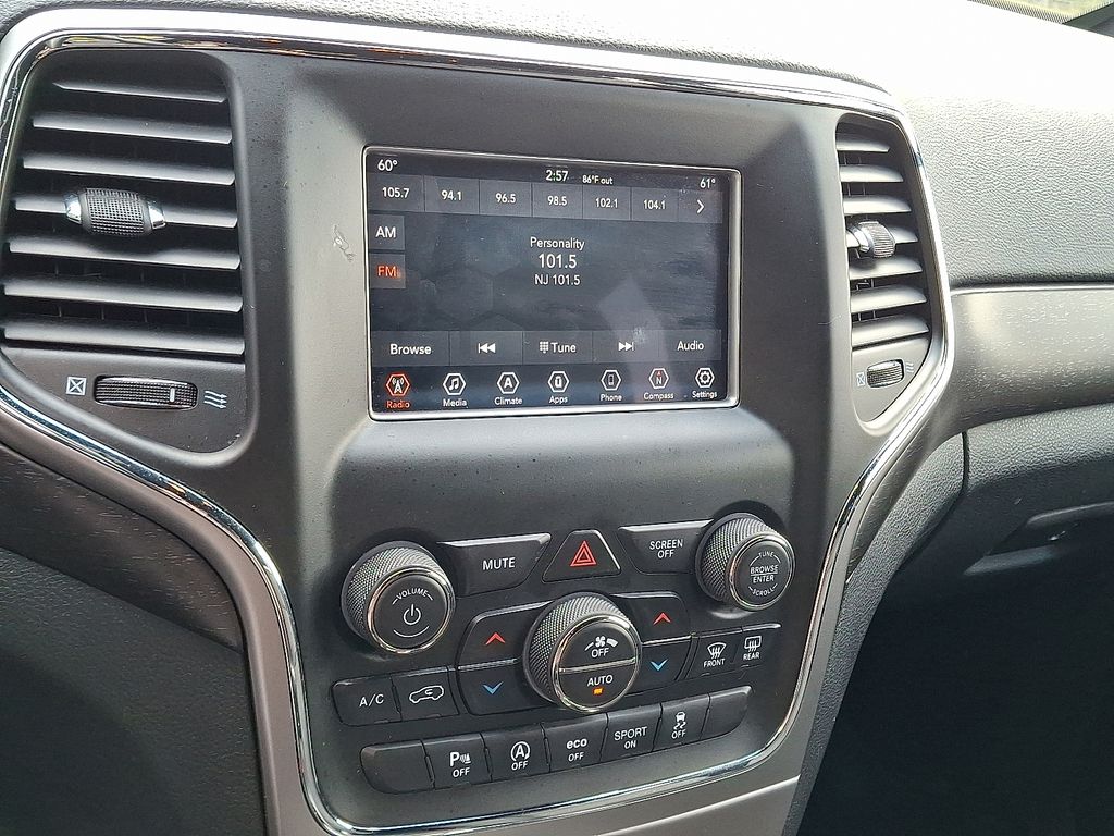 2018 Jeep Grand Cherokee Laredo photo 2