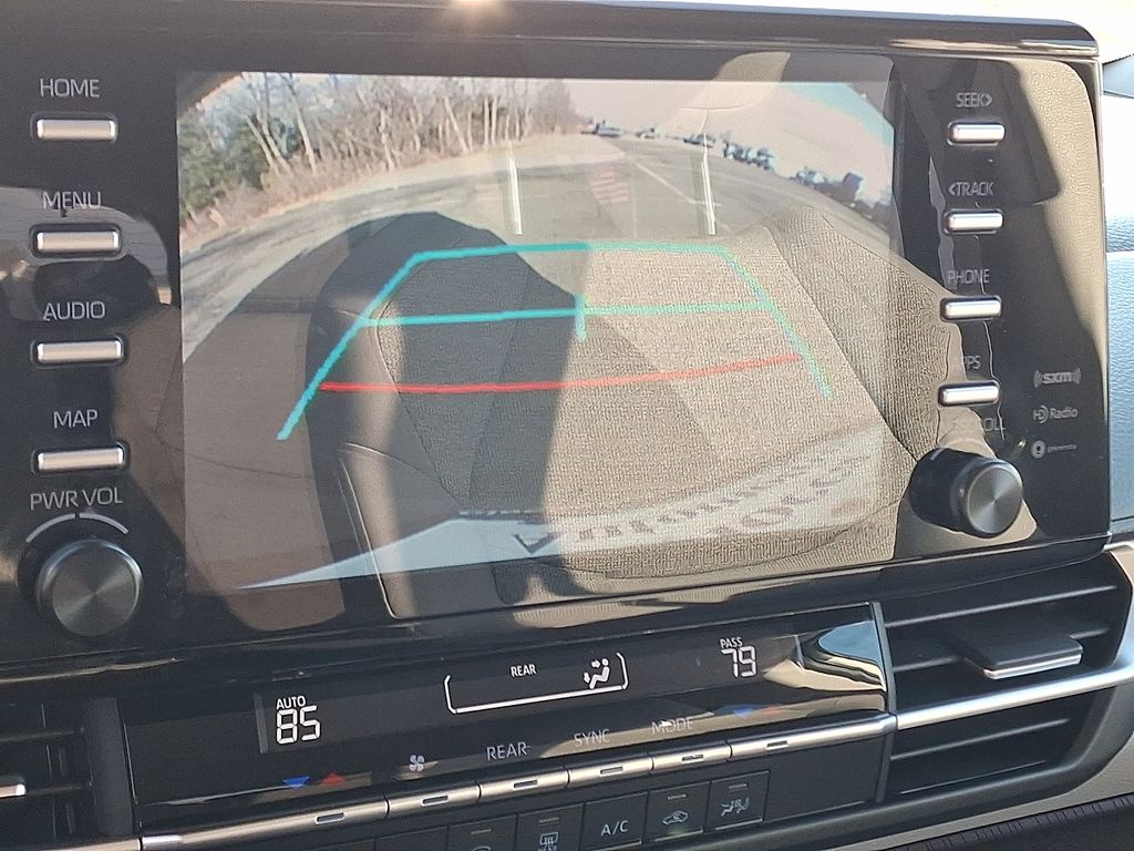 2022 Toyota Sienna LE photo 4