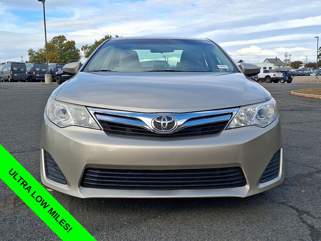 2013 Toyota Camry LE photo 4