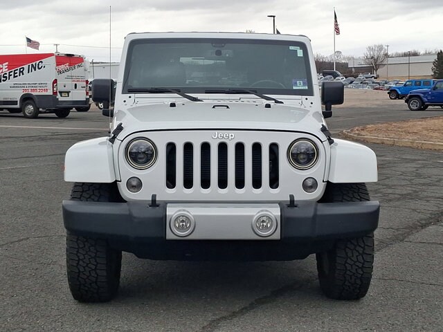 2014 Jeep Wrangler Unlimited Sahara photo 2