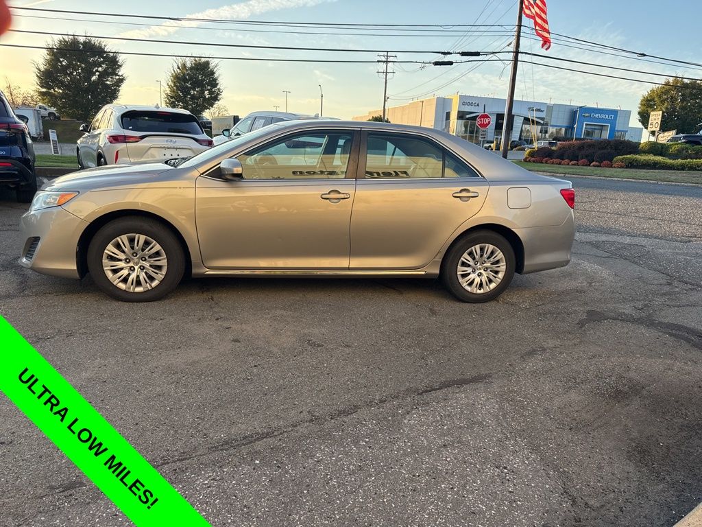 2013 Toyota Camry LE photo 3