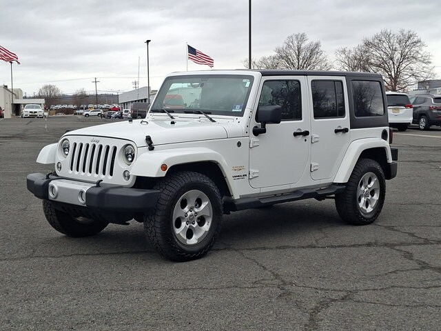 2014 Jeep Wrangler Unlimited Sahara photo 3