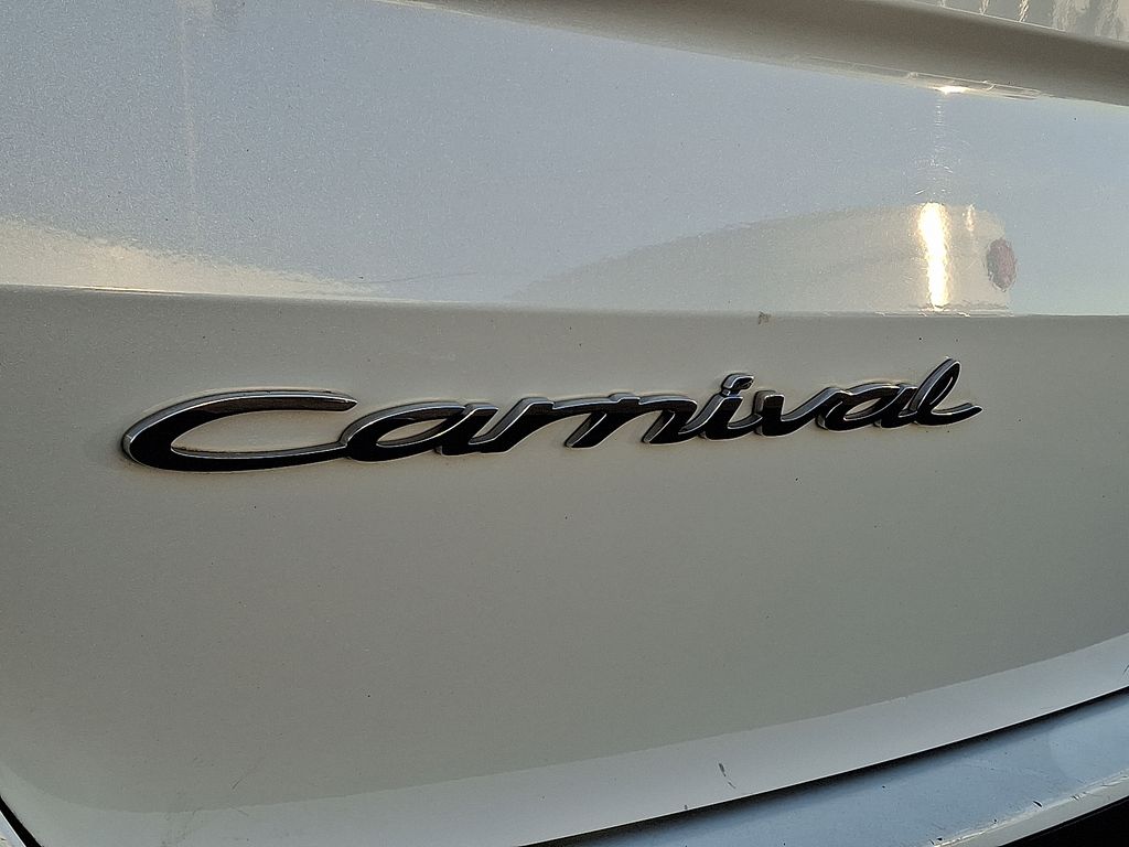 2022 Kia Carnival EX - Photo 32