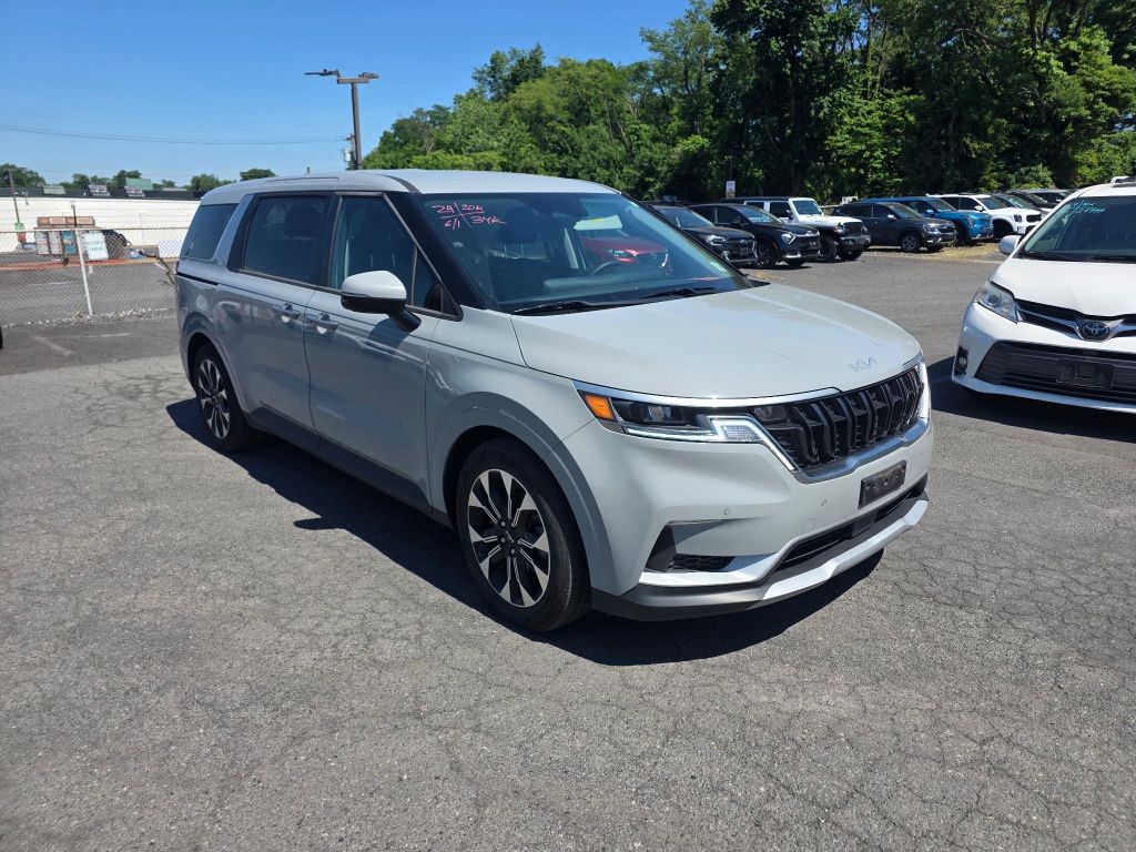 2024 Kia Sedona EX's photo