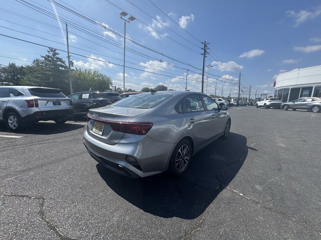 2023 Kia Forte LXS photo 4