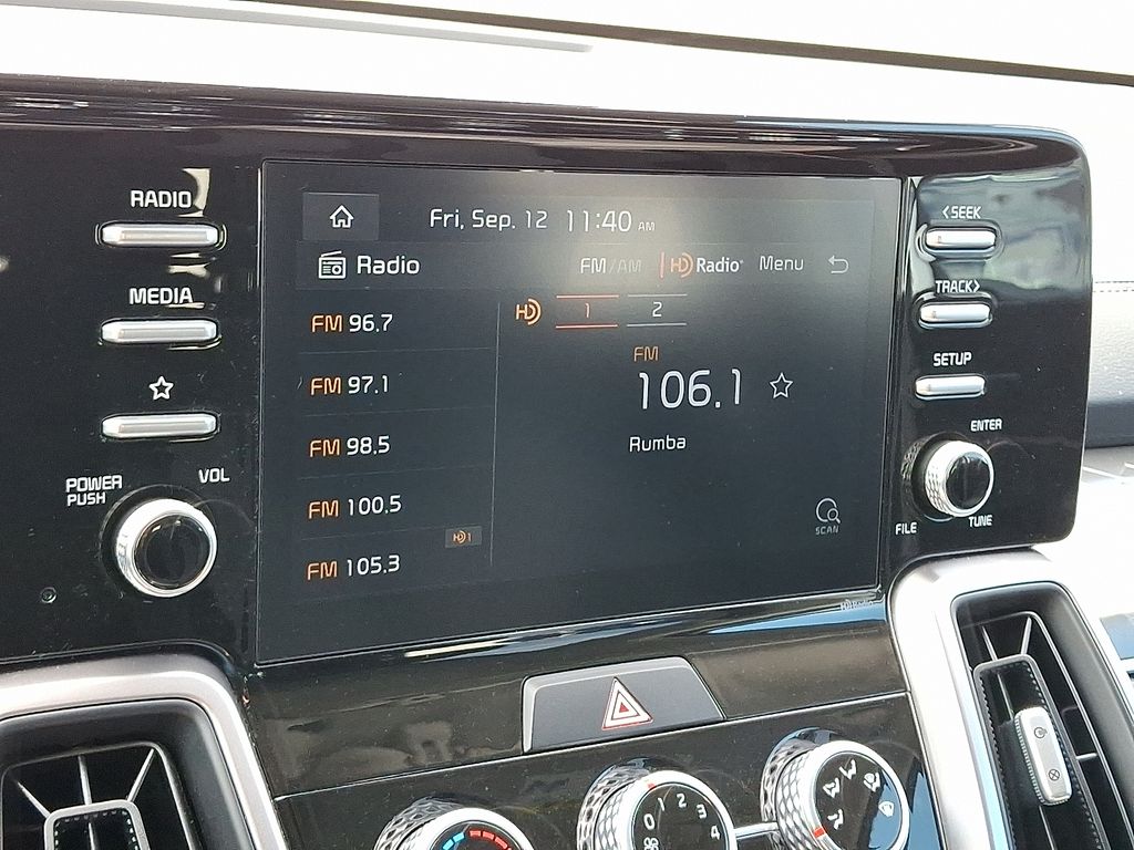 2021 Kia Sorento LX photo 3