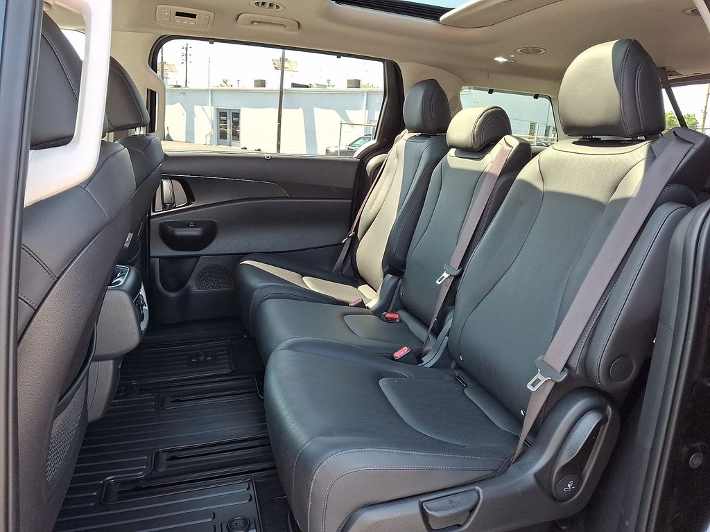 2025 Kia Carnival SX - Photo 14