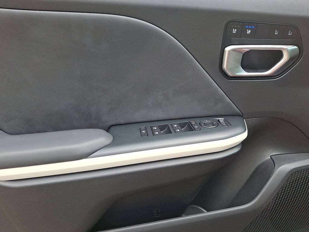 2025 Kia K4 GT-Line - Photo 9