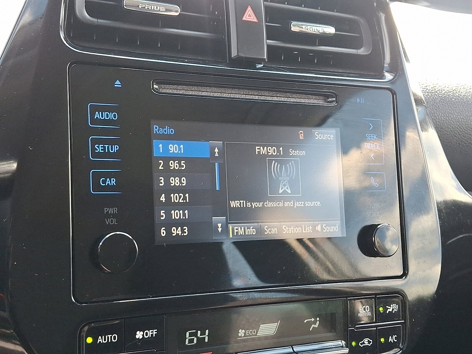 2018 Toyota Prius Two photo 3