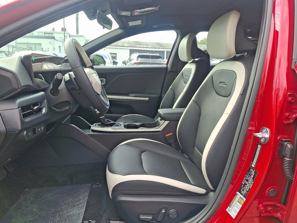 2025 Kia K4 GT-Line - Photo 10