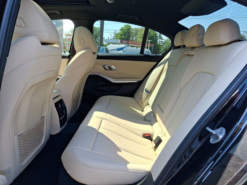 2021 BMW 3 Series 330i - Photo 14