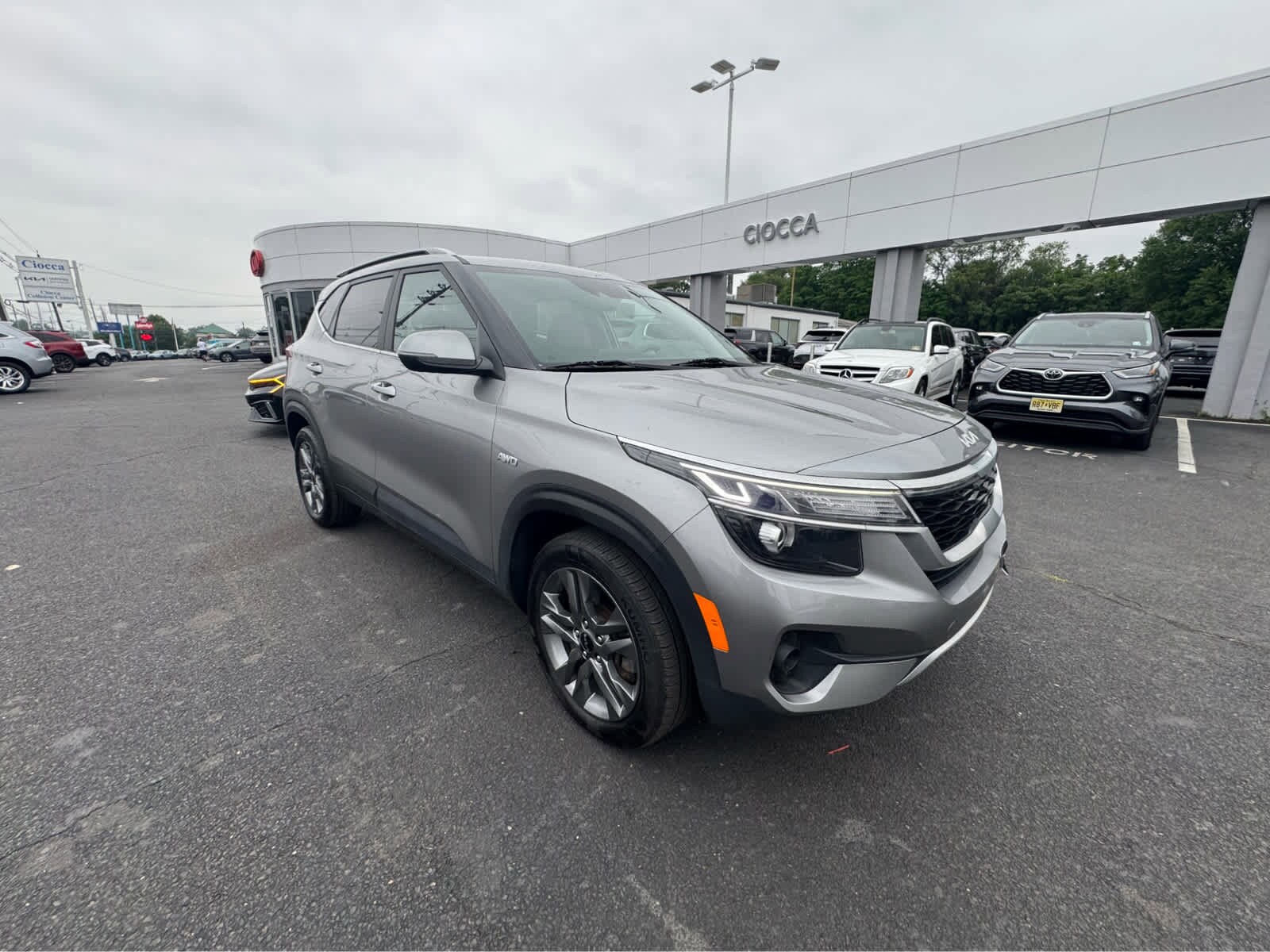 2022 Kia Seltos S photo 2