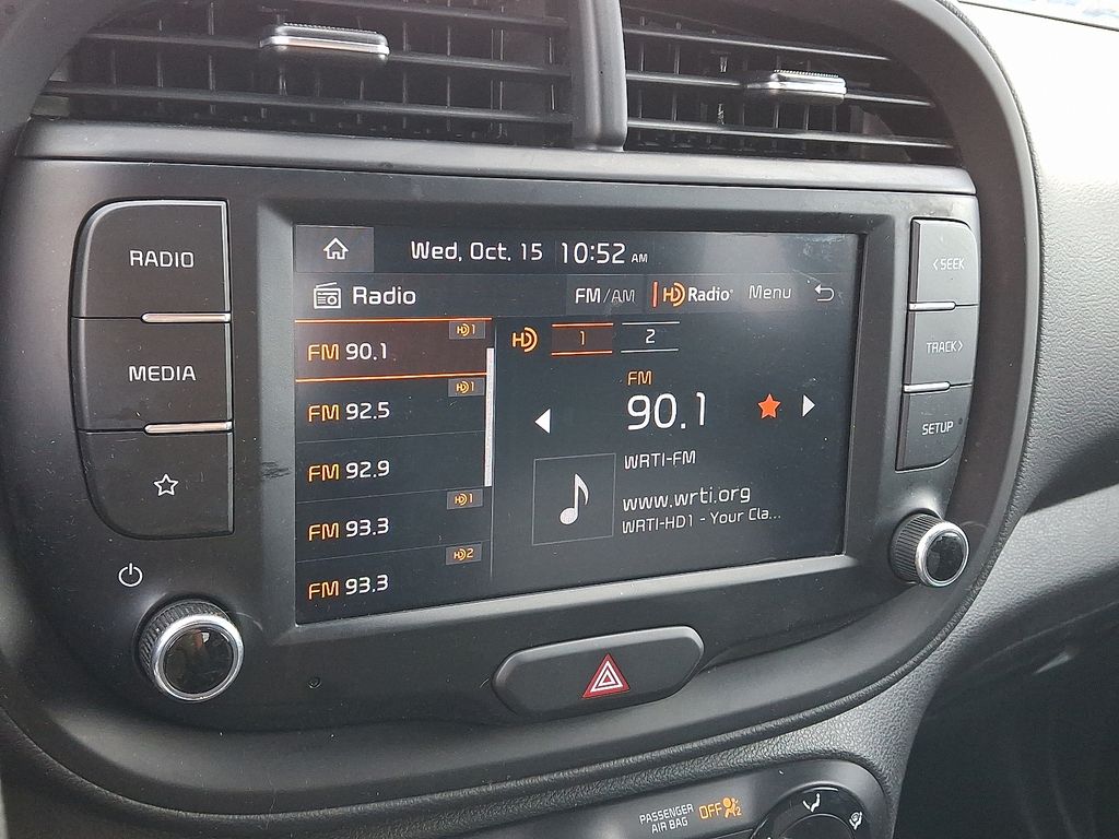 2022 Kia Soul LX photo 3