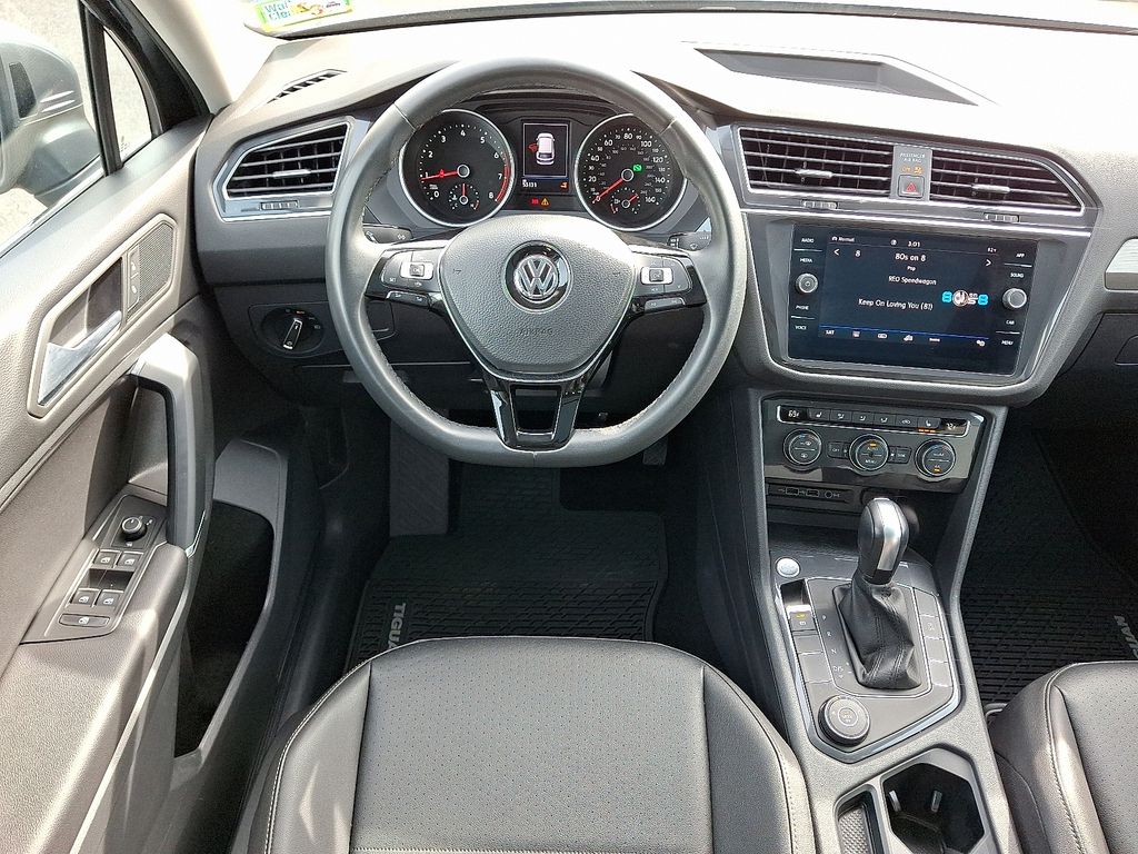 2020 Volkswagen Tiguan SE photo 2