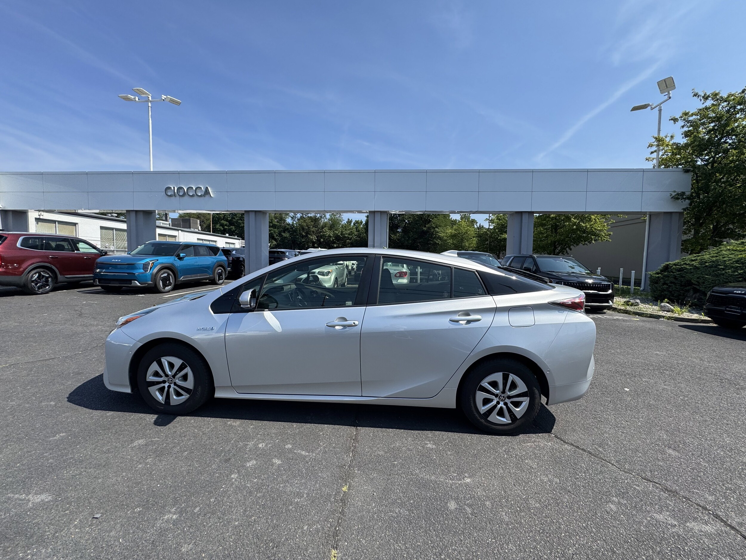 2018 Toyota Prius Two photo 4