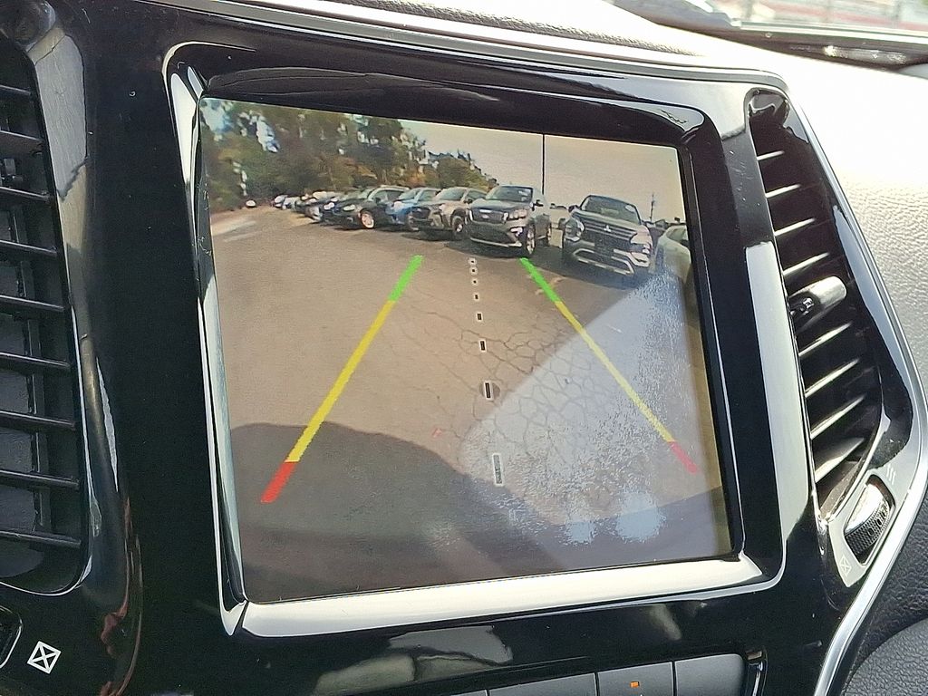 2019 Jeep Cherokee Limited photo 3