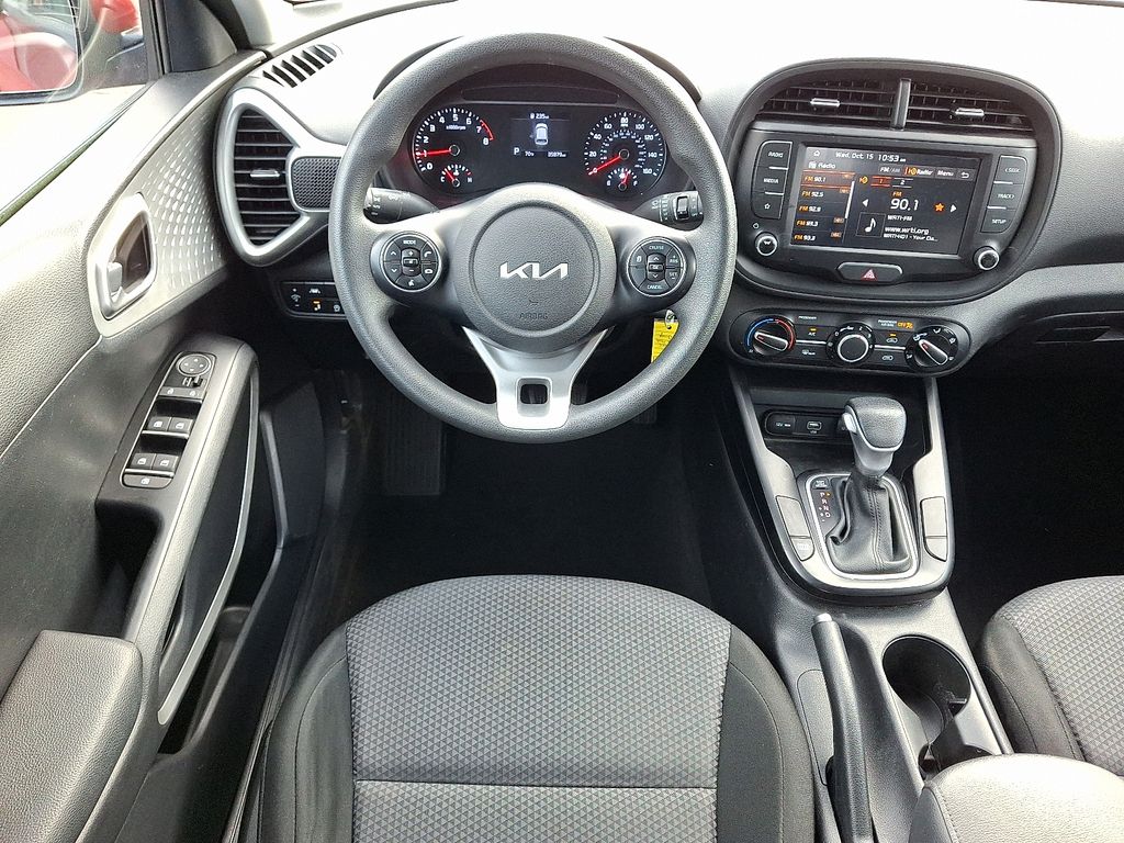 2022 Kia Soul LX photo 2