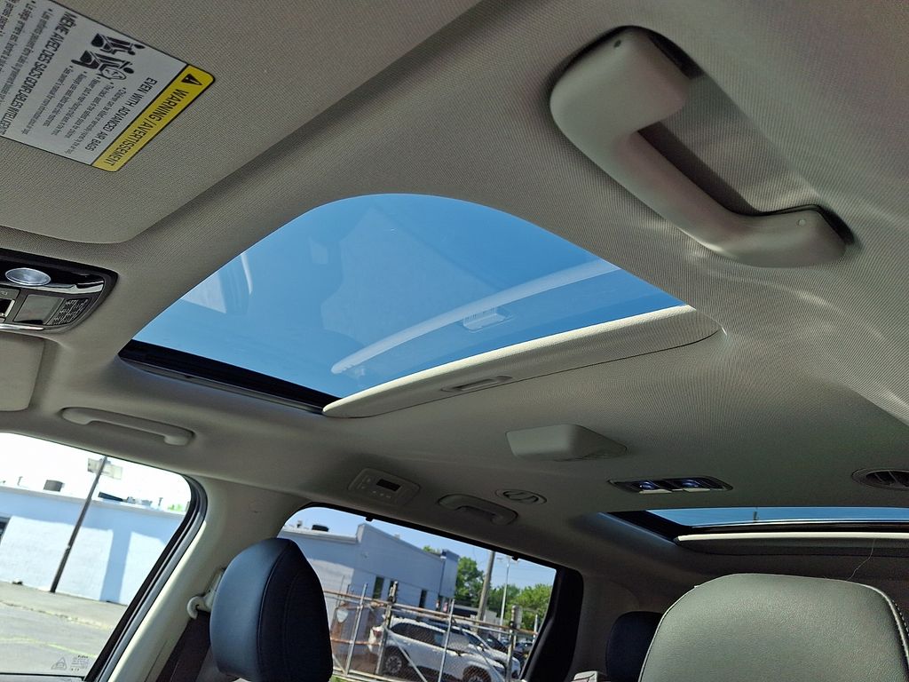 2025 Kia Carnival SX - Photo 18