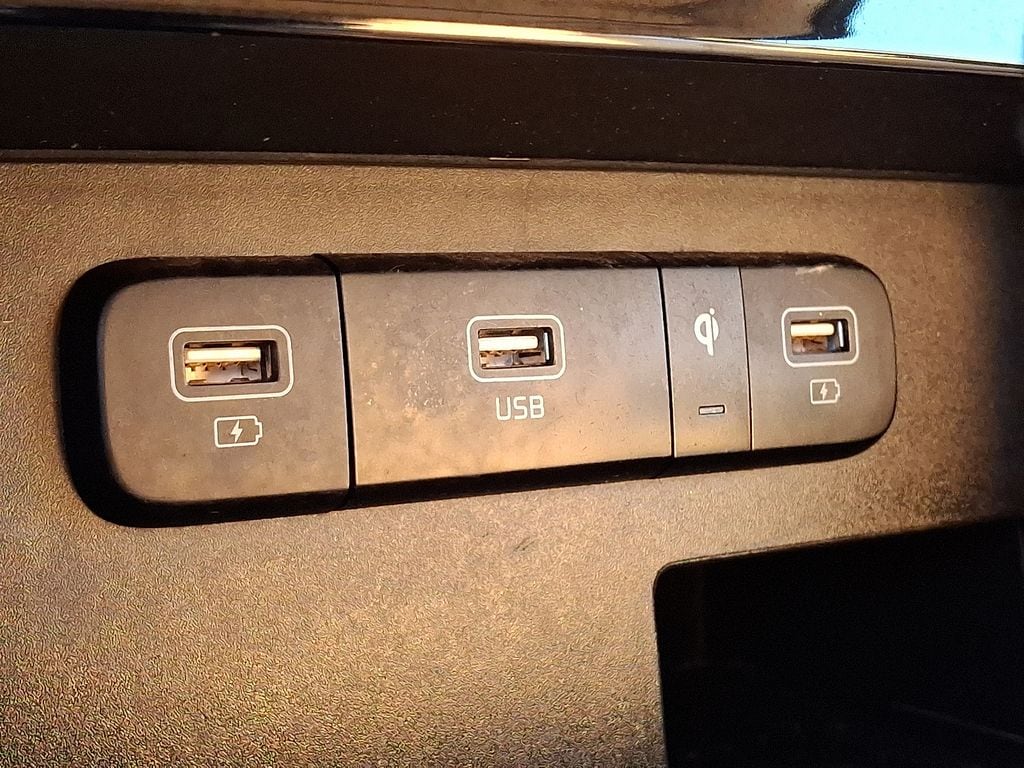 2022 Kia Carnival EX - Photo 28