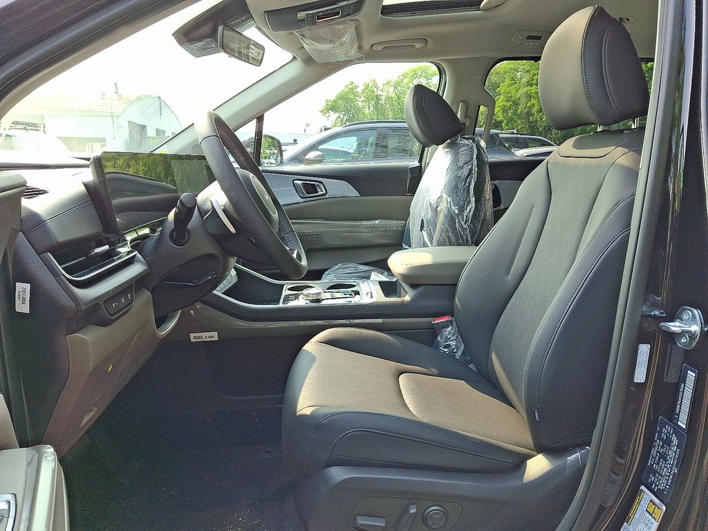 2025 Kia Carnival SX - Photo 12