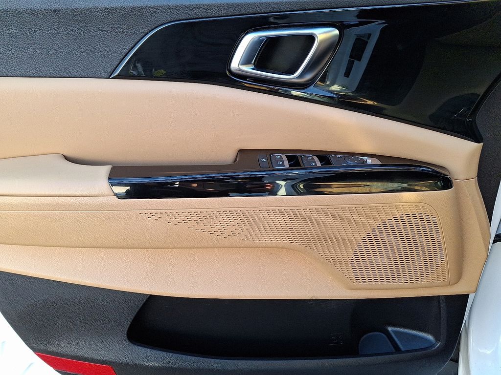 2022 Kia Carnival EX - Photo 16