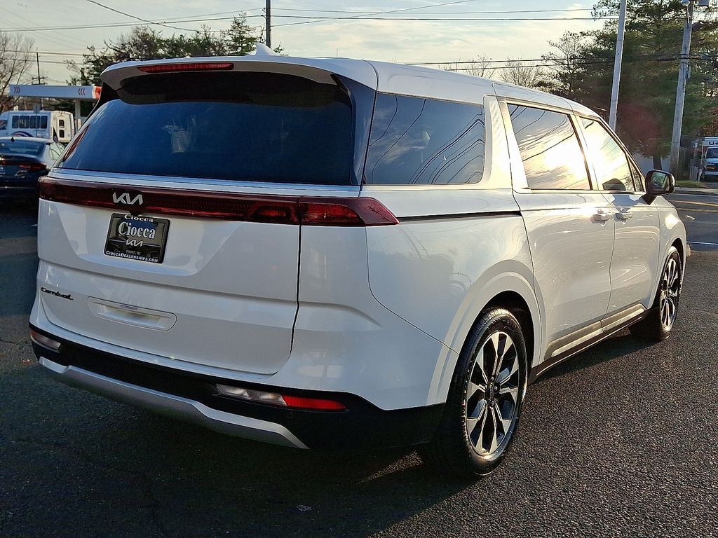 2022 Kia Carnival EX - Photo 9