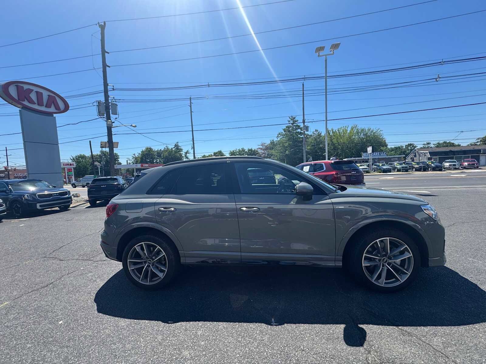 2024 Audi Q3 45 TFSI S line Premium photo 2