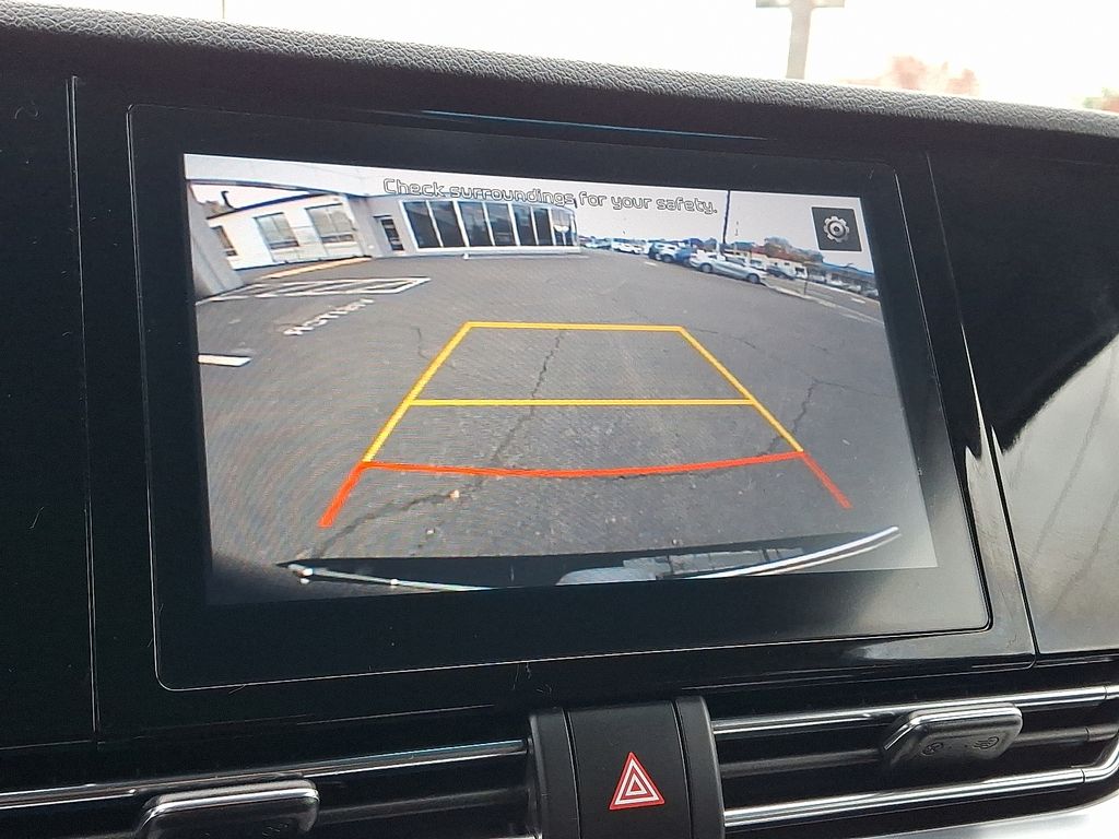 2022 Kia Niro LXS photo 4