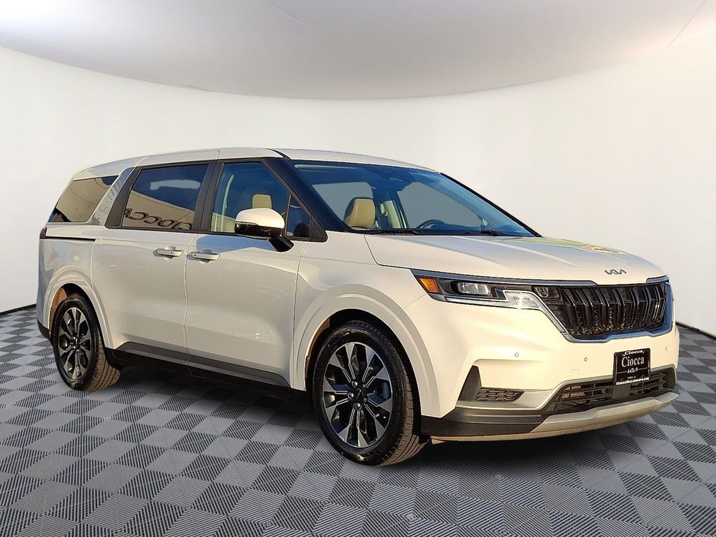 2022 Kia Sedona EX's photo