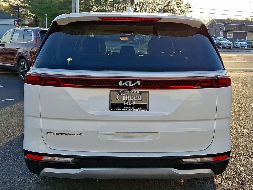 2022 Kia Carnival EX - Photo 8