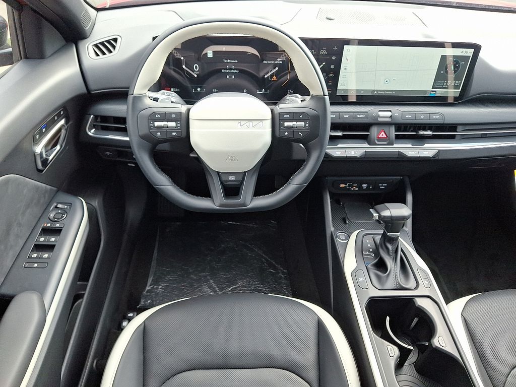 2025 Kia K4 GT-Line - Photo 2