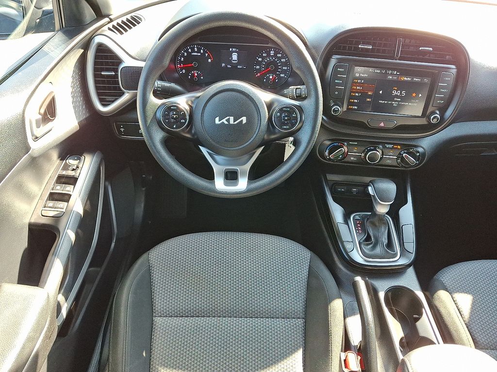 2022 Kia Soul LX photo 2