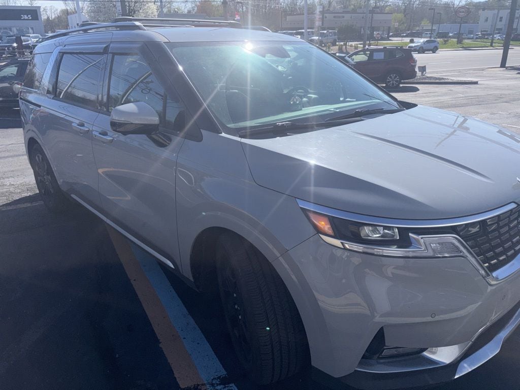 2022 Kia Sedona SX's photo