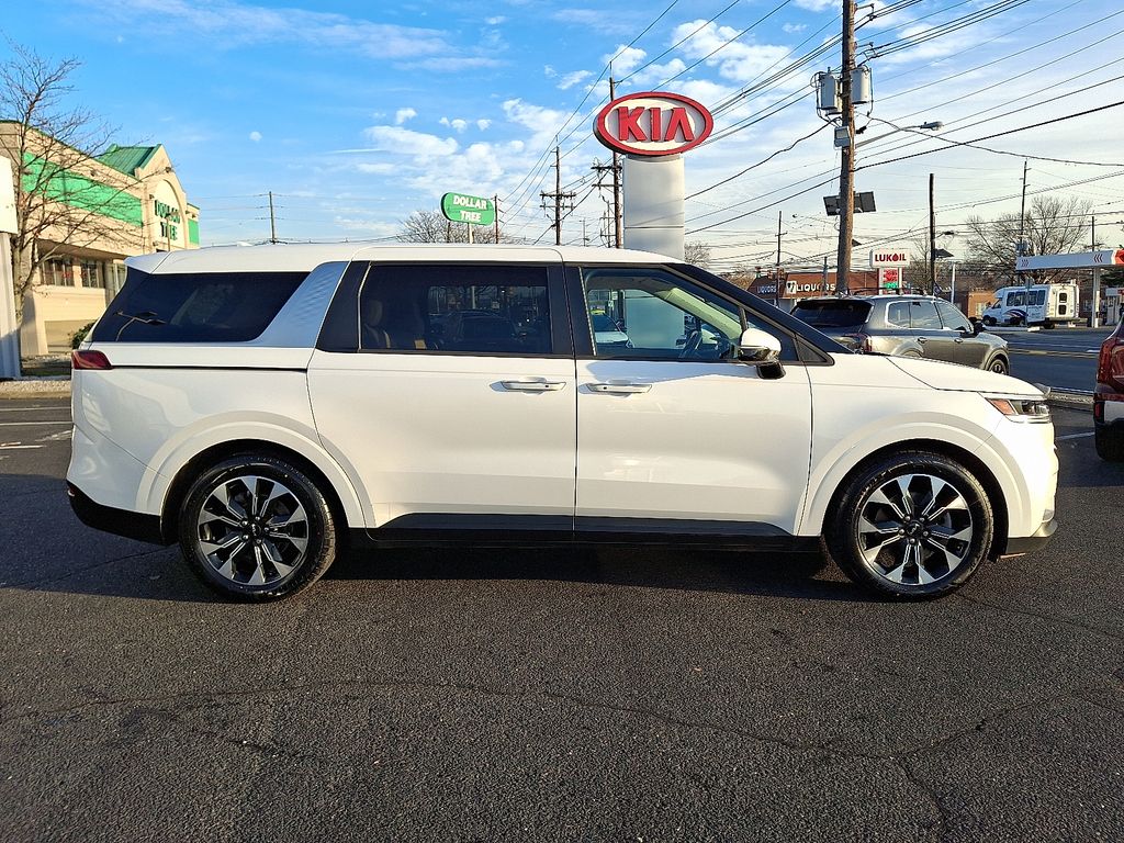 2022 Kia Carnival EX - Photo 10