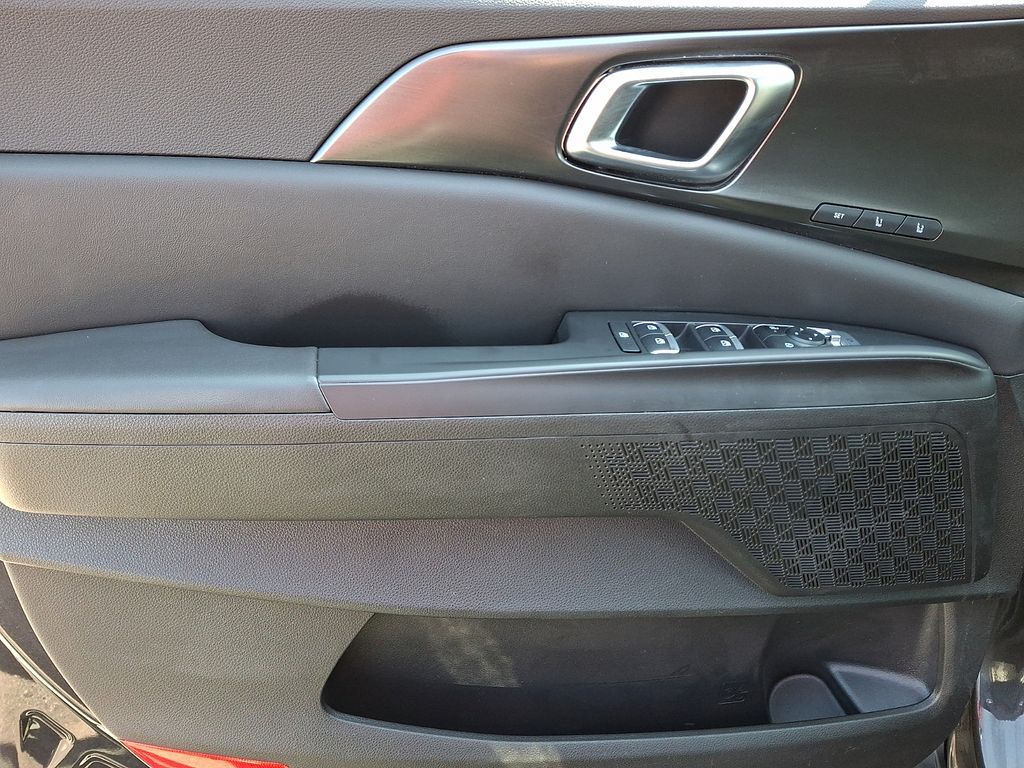 2025 Kia Carnival SX - Photo 16