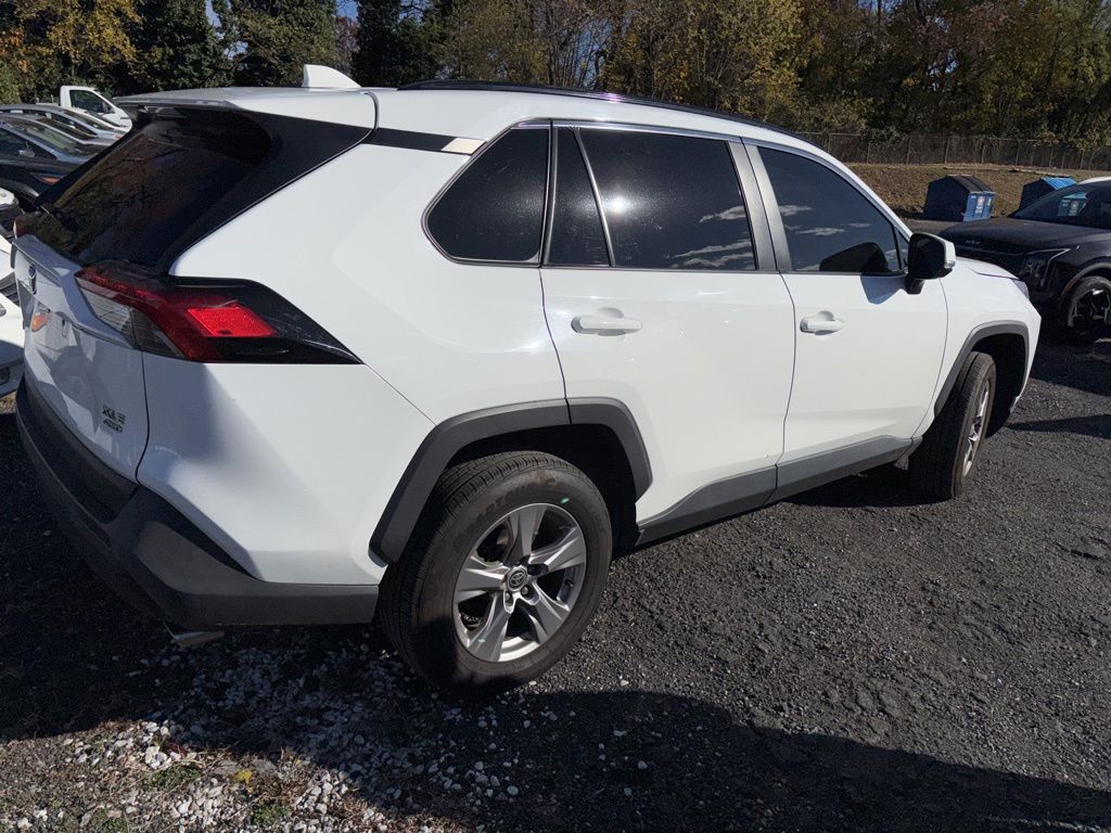 2022 Toyota RAV4 XLE photo 4