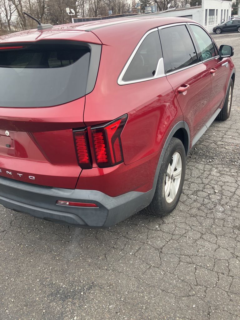 2022 Kia Sorento LX's photo