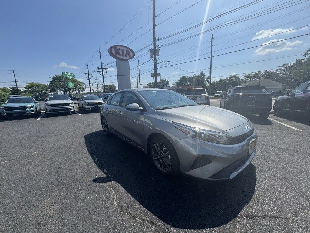 2023 Kia Forte LXS photo 2