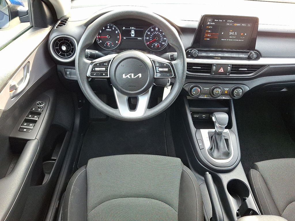 2023 Kia Forte LXS photo 2