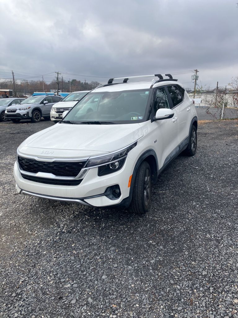 2022 Kia Seltos S photo 2