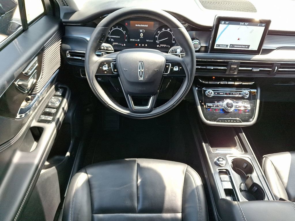 2022 Lincoln Corsair Standard photo 2