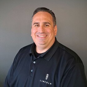 Staff member Kevin Hayden from ID_1ed8e6eb765f