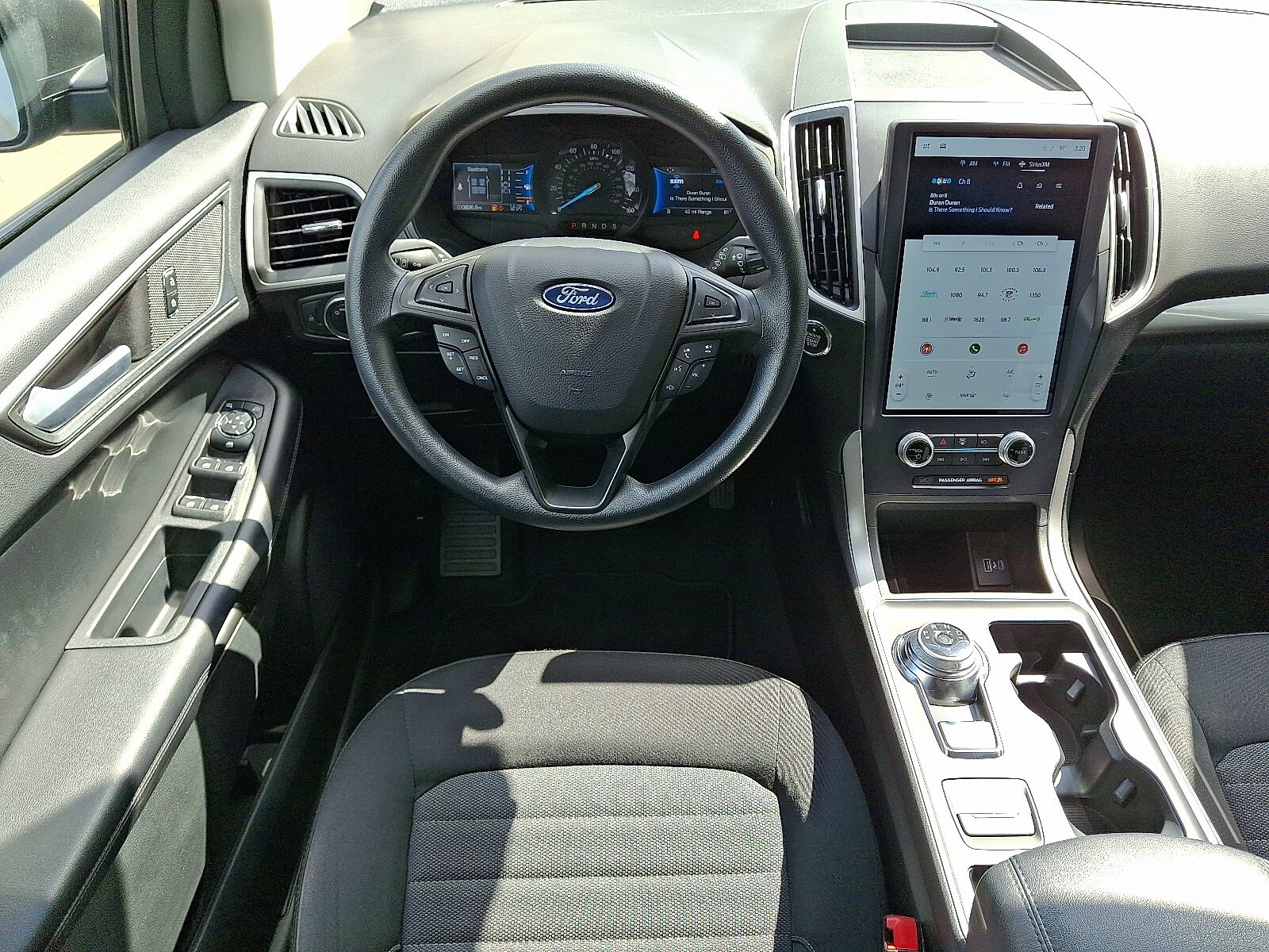 2022 Ford Edge SE photo 2