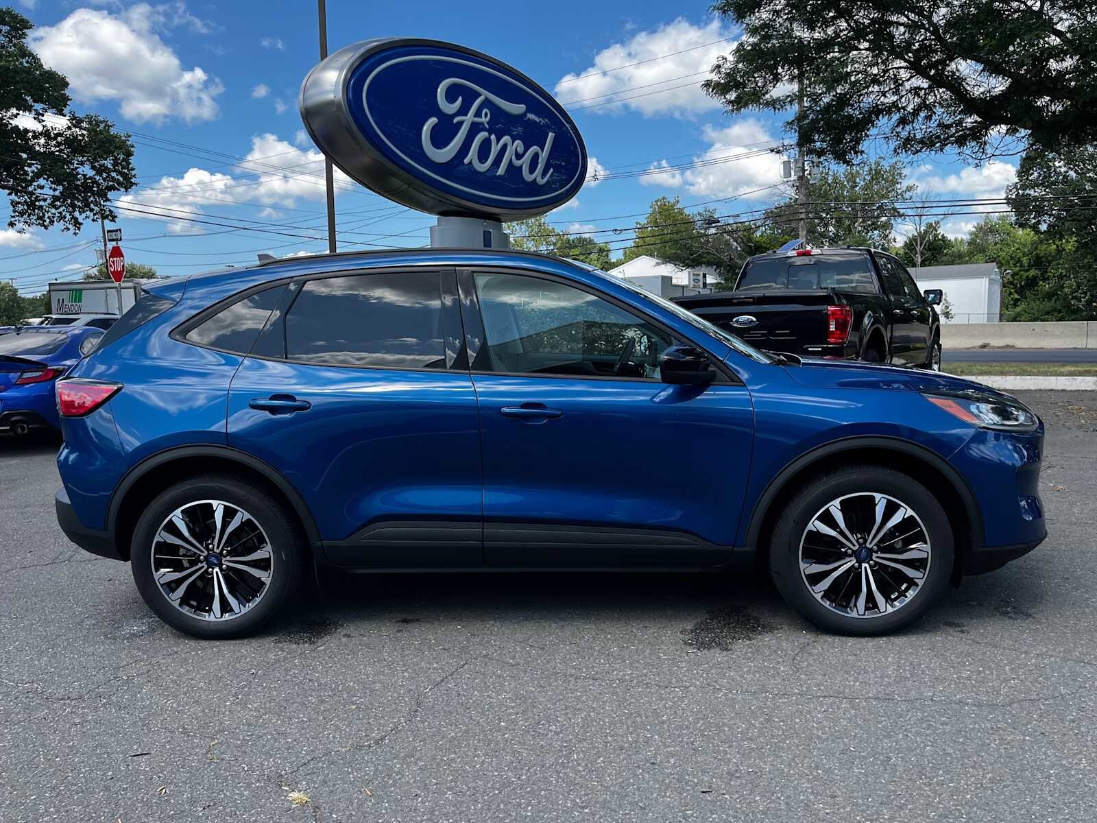 2022 Ford Escape SE photo 2