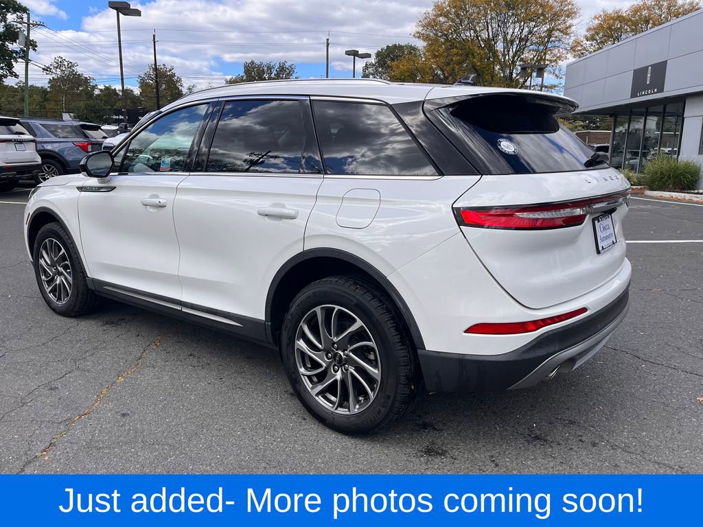 2021 Lincoln Corsair Standard photo 3