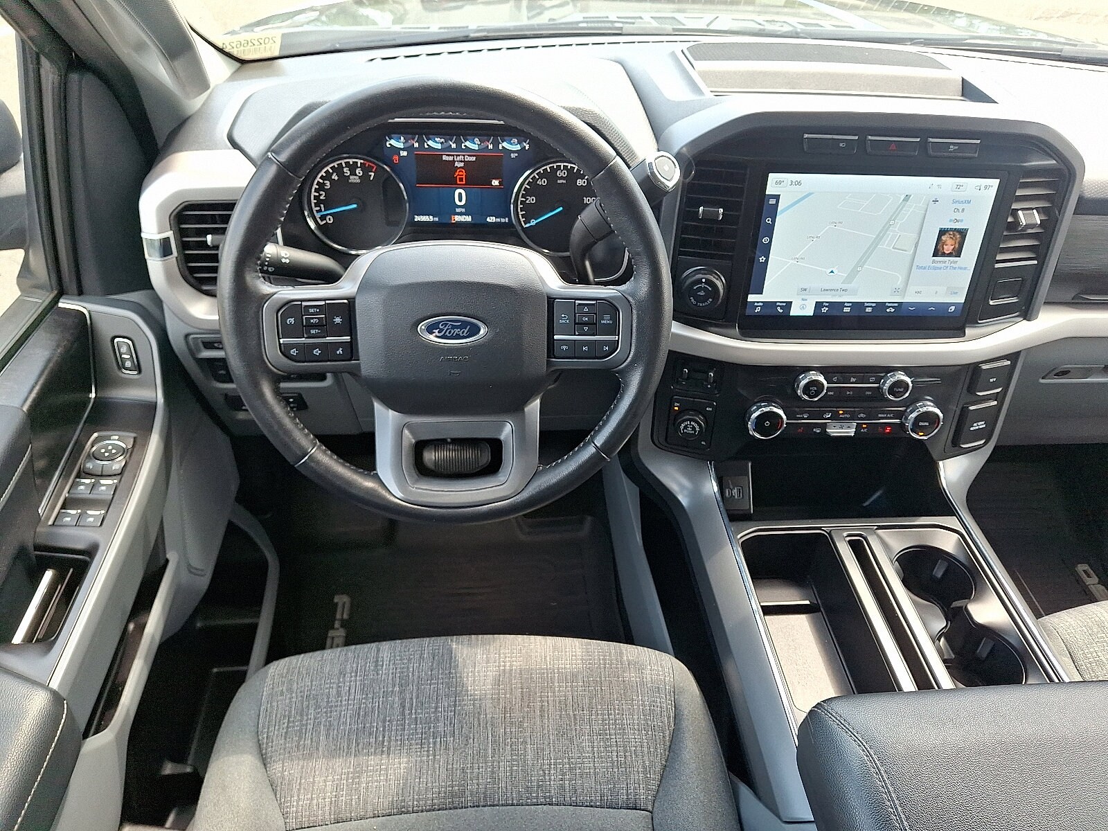2022 Ford F-150 XLT photo 2