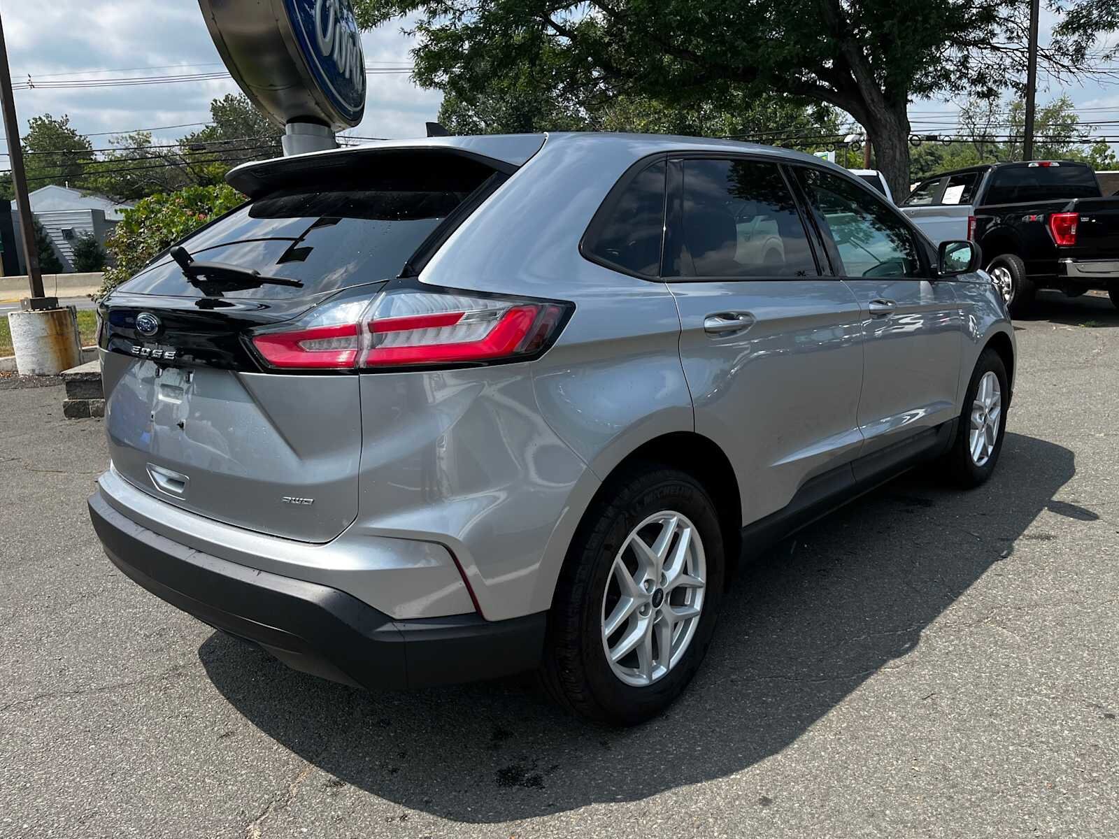 2022 Ford Edge SE photo 3